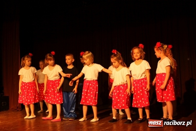 Zdjęcie w galerii na portalu naszraciborz.pl: XVI Gminny Przegląd Zespołów Artystycznych w Krzanowicach wiadomości z regionu