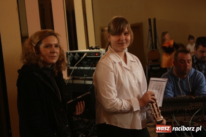 Zdjęcie w galerii na portalu naszraciborz.pl: XVI Gminny Przegląd Zespołów Artystycznych w Krzanowicach wiadomości z regionu
