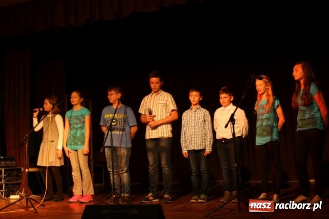 Zdjęcie w galerii na portalu naszraciborz.pl: XVI Gminny Przegląd Zespołów Artystycznych w Krzanowicach wiadomości z regionu