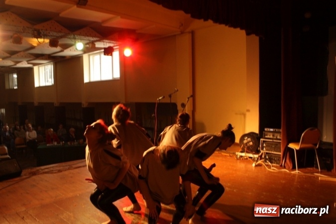 Zdjęcie w galerii na portalu naszraciborz.pl: XVI Gminny Przegląd Zespołów Artystycznych w Krzanowicach wiadomości z regionu