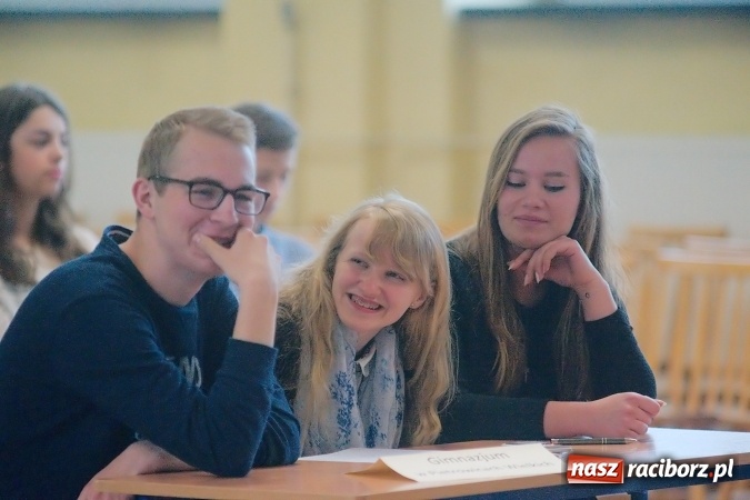 Zdjęcie w galerii na portalu naszraciborz.pl: VI powiatowy Konkurs Wiedzy Ekonomicznej za nami. Gimnazjaliści z Kuźni Raciborskiej najlepsi wiadomości z regionu