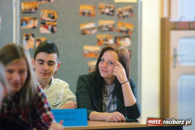 Zdjęcie w galerii na portalu naszraciborz.pl: VI powiatowy Konkurs Wiedzy Ekonomicznej za nami. Gimnazjaliści z Kuźni Raciborskiej najlepsi wiadomości z regionu