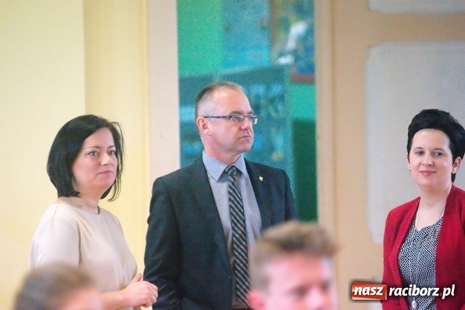 Zdjęcie w galerii na portalu naszraciborz.pl: VI powiatowy Konkurs Wiedzy Ekonomicznej za nami. Gimnazjaliści z Kuźni Raciborskiej najlepsi wiadomości z regionu