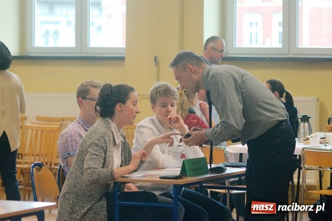Zdjęcie w galerii na portalu naszraciborz.pl: VI powiatowy Konkurs Wiedzy Ekonomicznej za nami. Gimnazjaliści z Kuźni Raciborskiej najlepsi wiadomości z regionu