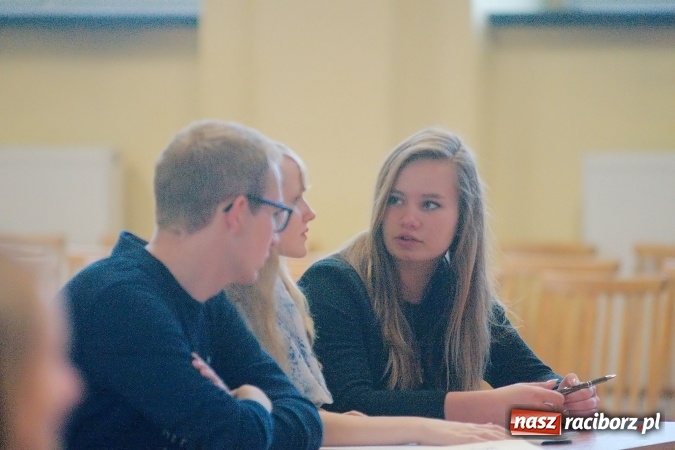 Zdjęcie w galerii na portalu naszraciborz.pl: VI powiatowy Konkurs Wiedzy Ekonomicznej za nami. Gimnazjaliści z Kuźni Raciborskiej najlepsi wiadomości z regionu