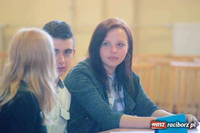Zdjęcie w galerii na portalu naszraciborz.pl: VI powiatowy Konkurs Wiedzy Ekonomicznej za nami. Gimnazjaliści z Kuźni Raciborskiej najlepsi wiadomości z regionu