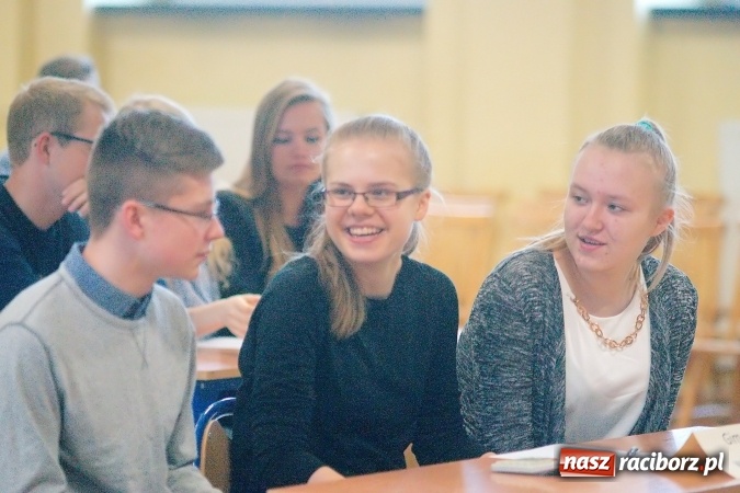 Zdjęcie w galerii na portalu naszraciborz.pl: VI powiatowy Konkurs Wiedzy Ekonomicznej za nami. Gimnazjaliści z Kuźni Raciborskiej najlepsi wiadomości z regionu