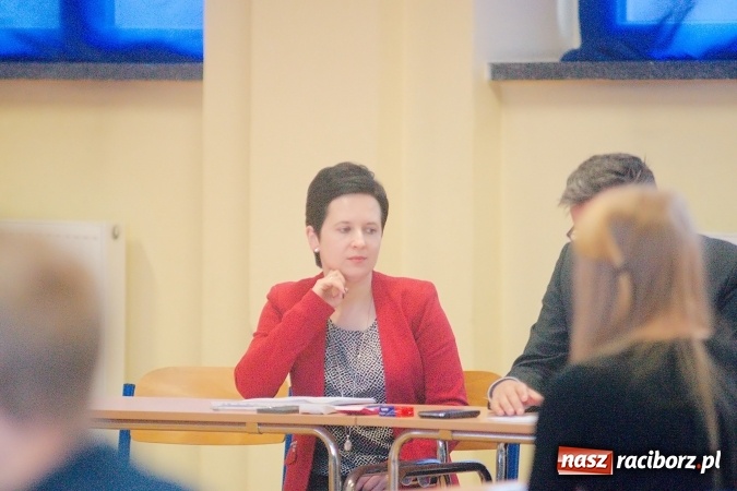 Zdjęcie w galerii na portalu naszraciborz.pl: VI powiatowy Konkurs Wiedzy Ekonomicznej za nami. Gimnazjaliści z Kuźni Raciborskiej najlepsi wiadomości z regionu