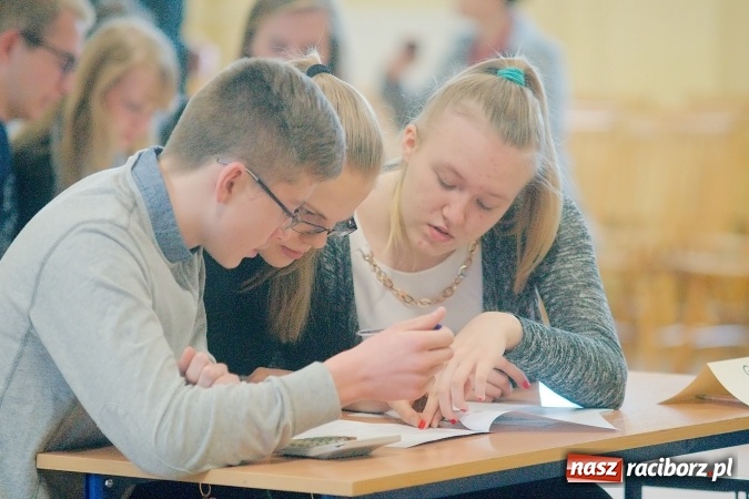 Zdjęcie w galerii na portalu naszraciborz.pl: VI powiatowy Konkurs Wiedzy Ekonomicznej za nami. Gimnazjaliści z Kuźni Raciborskiej najlepsi wiadomości z regionu