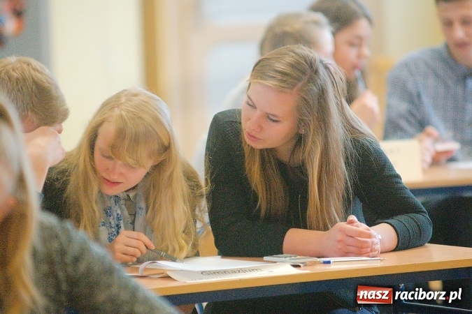 Zdjęcie w galerii na portalu naszraciborz.pl: VI powiatowy Konkurs Wiedzy Ekonomicznej za nami. Gimnazjaliści z Kuźni Raciborskiej najlepsi wiadomości z regionu