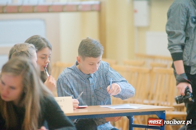 Zdjęcie w galerii na portalu naszraciborz.pl: VI powiatowy Konkurs Wiedzy Ekonomicznej za nami. Gimnazjaliści z Kuźni Raciborskiej najlepsi wiadomości z regionu
