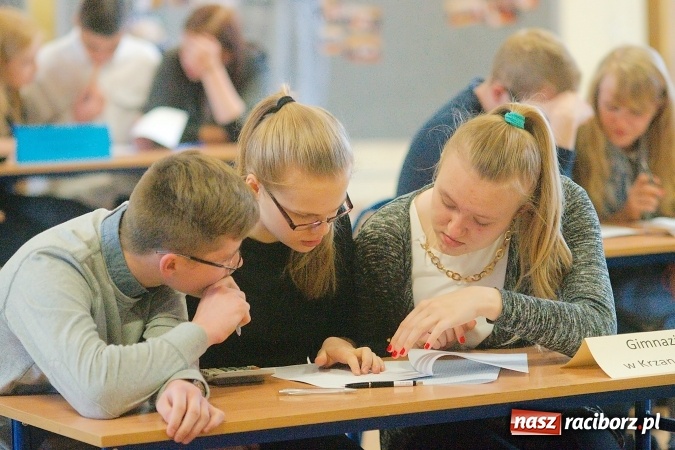 Zdjęcie w galerii na portalu naszraciborz.pl: VI powiatowy Konkurs Wiedzy Ekonomicznej za nami. Gimnazjaliści z Kuźni Raciborskiej najlepsi wiadomości z regionu
