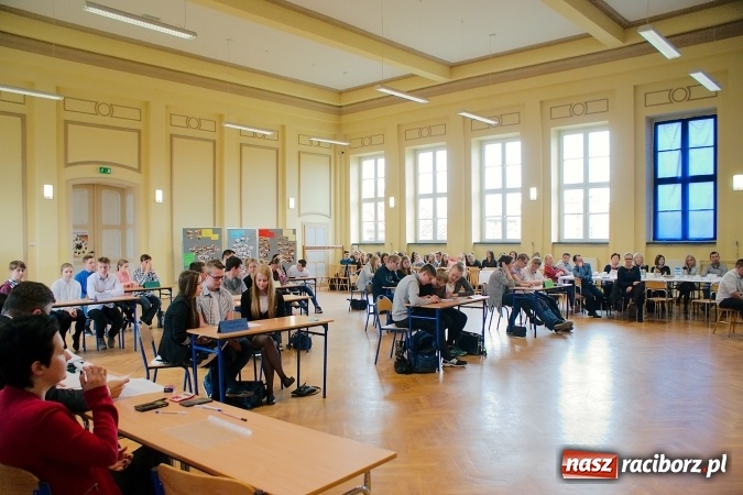 Zdjęcie w galerii na portalu naszraciborz.pl: VI powiatowy Konkurs Wiedzy Ekonomicznej za nami. Gimnazjaliści z Kuźni Raciborskiej najlepsi wiadomości z regionu
