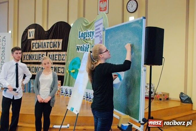 Zdjęcie w galerii na portalu naszraciborz.pl: VI powiatowy Konkurs Wiedzy Ekonomicznej za nami. Gimnazjaliści z Kuźni Raciborskiej najlepsi wiadomości z regionu