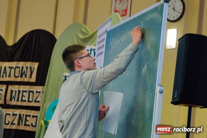 Zdjęcie w galerii na portalu naszraciborz.pl: VI powiatowy Konkurs Wiedzy Ekonomicznej za nami. Gimnazjaliści z Kuźni Raciborskiej najlepsi wiadomości z regionu