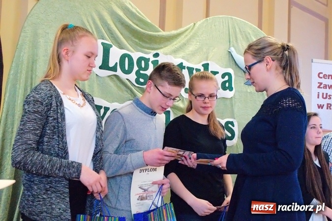 Zdjęcie w galerii na portalu naszraciborz.pl: VI powiatowy Konkurs Wiedzy Ekonomicznej za nami. Gimnazjaliści z Kuźni Raciborskiej najlepsi wiadomości z regionu