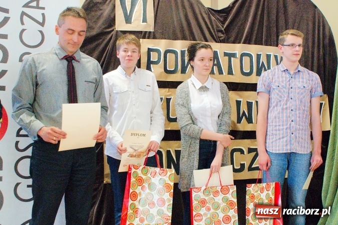 Zdjęcie w galerii na portalu naszraciborz.pl: VI powiatowy Konkurs Wiedzy Ekonomicznej za nami. Gimnazjaliści z Kuźni Raciborskiej najlepsi wiadomości z regionu