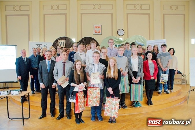 Zdjęcie w galerii na portalu naszraciborz.pl: VI powiatowy Konkurs Wiedzy Ekonomicznej za nami. Gimnazjaliści z Kuźni Raciborskiej najlepsi wiadomości z regionu