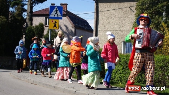 Zdjęcie w galerii na portalu naszraciborz.pl: Parada bajkowych postaci w bibliotece w Brzeziu  wiadomości z regionu