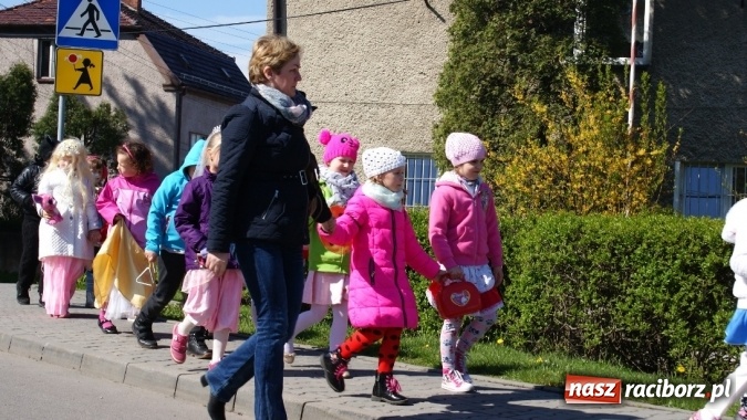 Zdjęcie w galerii na portalu naszraciborz.pl: Parada bajkowych postaci w bibliotece w Brzeziu  wiadomości z regionu