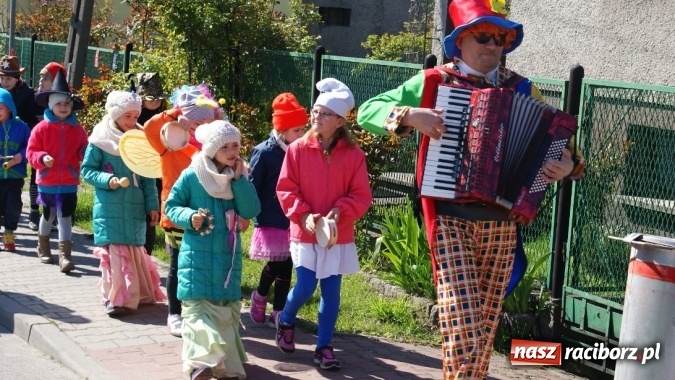 Zdjęcie w galerii na portalu naszraciborz.pl: Parada bajkowych postaci w bibliotece w Brzeziu  wiadomości z regionu