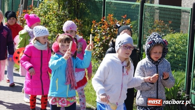 Zdjęcie w galerii na portalu naszraciborz.pl: Parada bajkowych postaci w bibliotece w Brzeziu  wiadomości z regionu