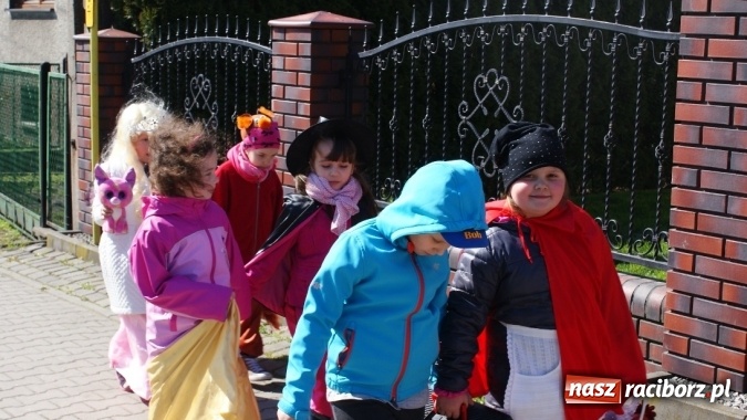 Zdjęcie w galerii na portalu naszraciborz.pl: Parada bajkowych postaci w bibliotece w Brzeziu  wiadomości z regionu
