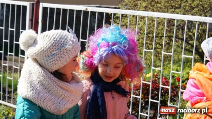 Zdjęcie w galerii na portalu naszraciborz.pl: Parada bajkowych postaci w bibliotece w Brzeziu  wiadomości z regionu