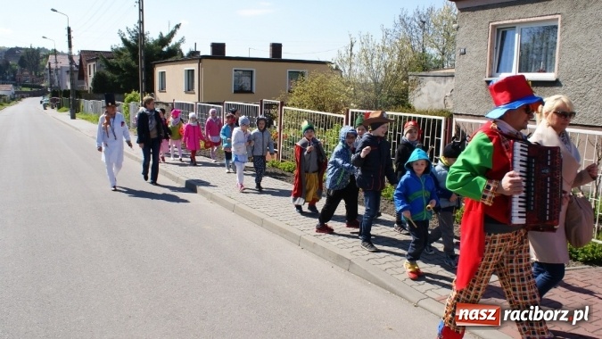 Zdjęcie w galerii na portalu naszraciborz.pl: Parada bajkowych postaci w bibliotece w Brzeziu  wiadomości z regionu