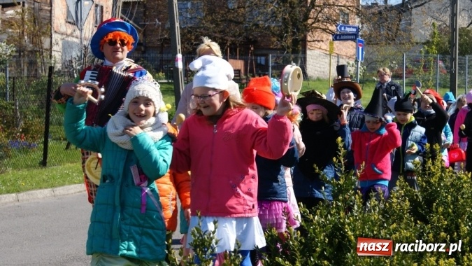 Zdjęcie w galerii na portalu naszraciborz.pl: Parada bajkowych postaci w bibliotece w Brzeziu  wiadomości z regionu