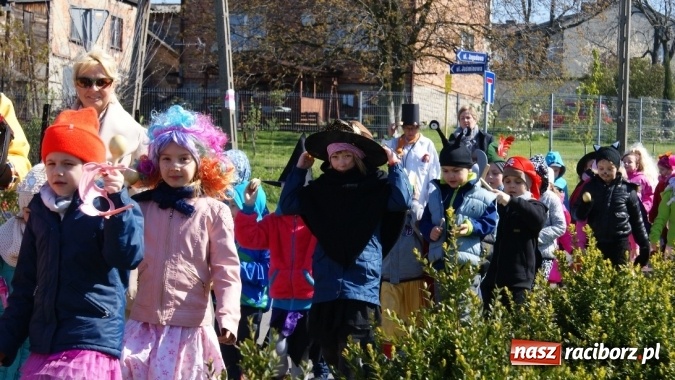 Zdjęcie w galerii na portalu naszraciborz.pl: Parada bajkowych postaci w bibliotece w Brzeziu  wiadomości z regionu