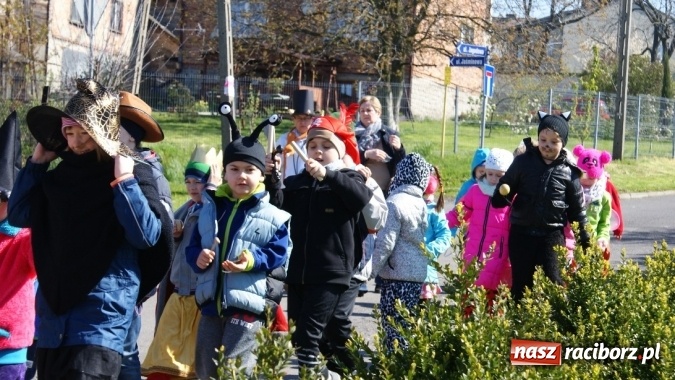 Zdjęcie w galerii na portalu naszraciborz.pl: Parada bajkowych postaci w bibliotece w Brzeziu  wiadomości z regionu