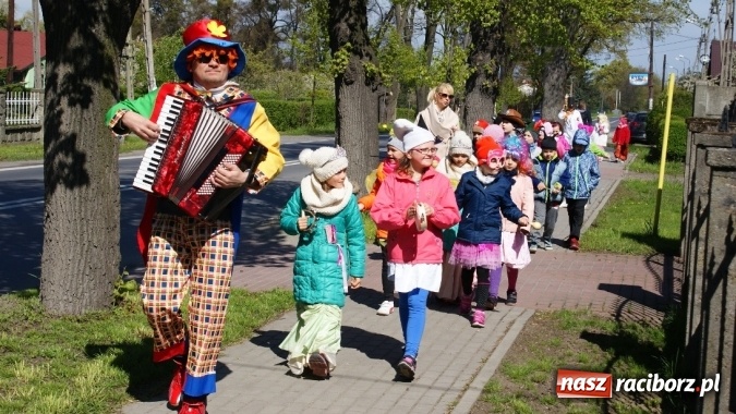 Zdjęcie w galerii na portalu naszraciborz.pl: Parada bajkowych postaci w bibliotece w Brzeziu  wiadomości z regionu