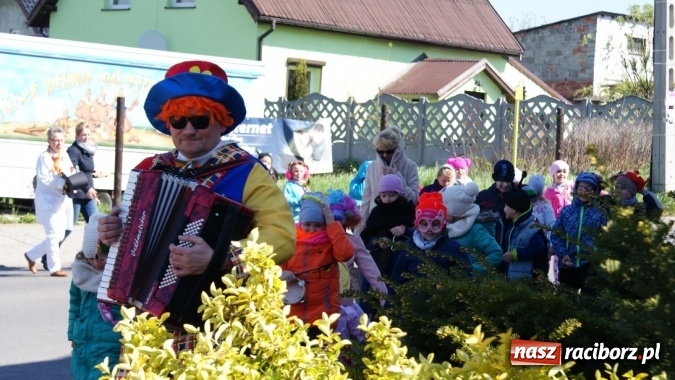 Zdjęcie w galerii na portalu naszraciborz.pl: Parada bajkowych postaci w bibliotece w Brzeziu  wiadomości z regionu