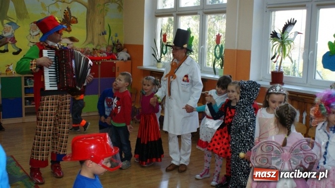 Zdjęcie w galerii na portalu naszraciborz.pl: Parada bajkowych postaci w bibliotece w Brzeziu  wiadomości z regionu