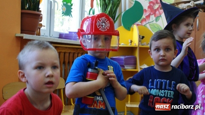 Zdjęcie w galerii na portalu naszraciborz.pl: Parada bajkowych postaci w bibliotece w Brzeziu  wiadomości z regionu