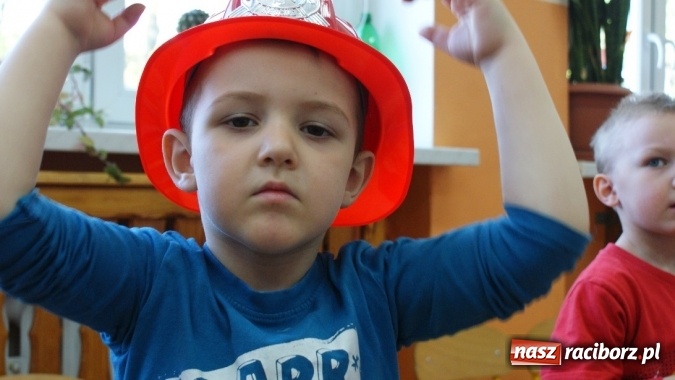 Zdjęcie w galerii na portalu naszraciborz.pl: Parada bajkowych postaci w bibliotece w Brzeziu  wiadomości z regionu