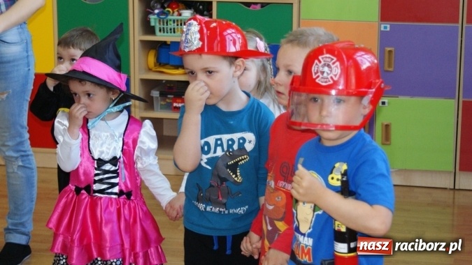 Zdjęcie w galerii na portalu naszraciborz.pl: Parada bajkowych postaci w bibliotece w Brzeziu  wiadomości z regionu