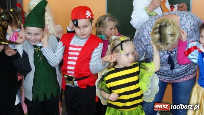 Zdjęcie w galerii na portalu naszraciborz.pl: Parada bajkowych postaci w bibliotece w Brzeziu  wiadomości z regionu