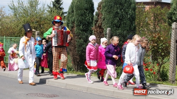 Zdjęcie w galerii na portalu naszraciborz.pl: Parada bajkowych postaci w bibliotece w Brzeziu  wiadomości z regionu