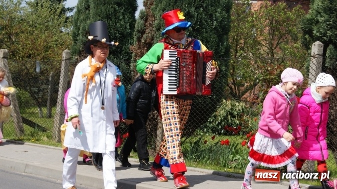 Zdjęcie w galerii na portalu naszraciborz.pl: Parada bajkowych postaci w bibliotece w Brzeziu  wiadomości z regionu