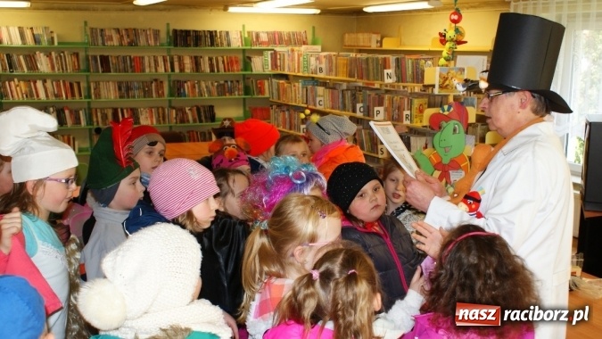 Zdjęcie w galerii na portalu naszraciborz.pl: Parada bajkowych postaci w bibliotece w Brzeziu  wiadomości z regionu
