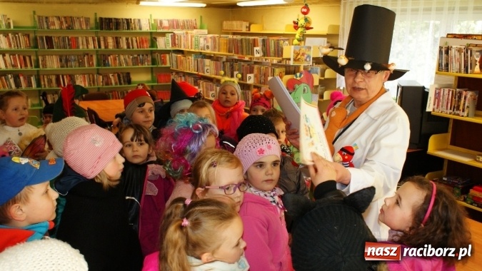 Zdjęcie w galerii na portalu naszraciborz.pl: Parada bajkowych postaci w bibliotece w Brzeziu  wiadomości z regionu