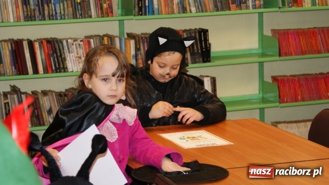 Zdjęcie w galerii na portalu naszraciborz.pl: Parada bajkowych postaci w bibliotece w Brzeziu  wiadomości z regionu