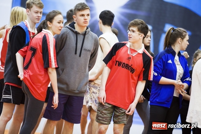 Zdjęcie w galerii na portalu naszraciborz.pl: Zmagania gimnazjalistów podczas halowych mistrzostw w lekkiej atletyce wiadomości z regionu