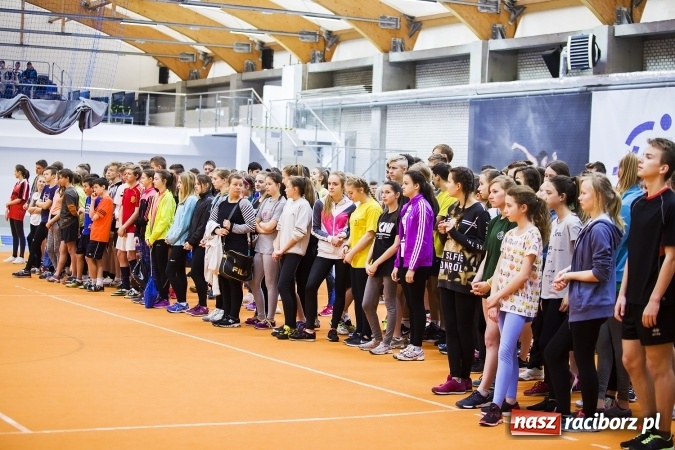 Zdjęcie w galerii na portalu naszraciborz.pl: Zmagania gimnazjalistów podczas halowych mistrzostw w lekkiej atletyce wiadomości z regionu
