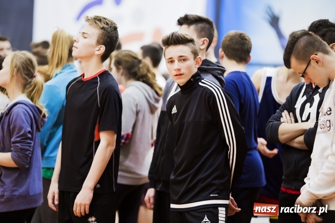 Zdjęcie w galerii na portalu naszraciborz.pl: Zmagania gimnazjalistów podczas halowych mistrzostw w lekkiej atletyce wiadomości z regionu