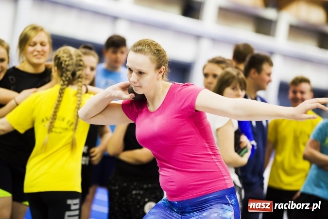 Zdjęcie w galerii na portalu naszraciborz.pl: Zmagania gimnazjalistów podczas halowych mistrzostw w lekkiej atletyce wiadomości z regionu