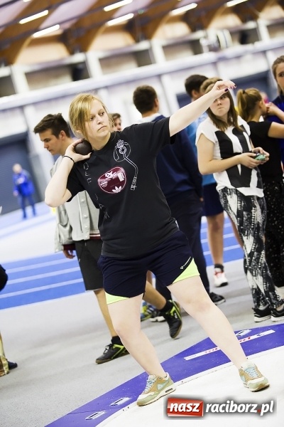 Zdjęcie w galerii na portalu naszraciborz.pl: Zmagania gimnazjalistów podczas halowych mistrzostw w lekkiej atletyce wiadomości z regionu
