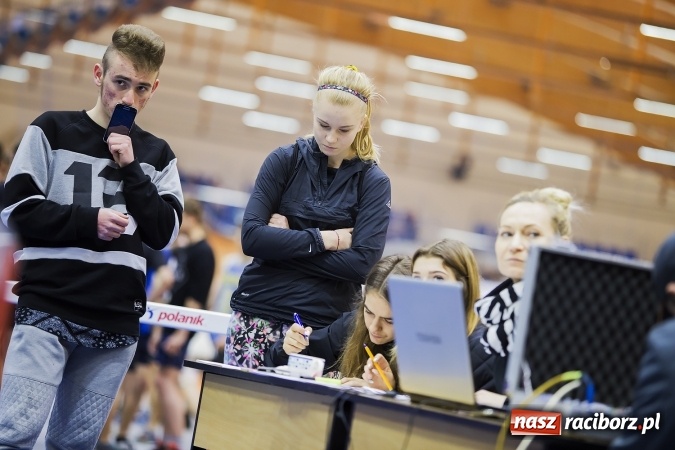 Zdjęcie w galerii na portalu naszraciborz.pl: Zmagania gimnazjalistów podczas halowych mistrzostw w lekkiej atletyce wiadomości z regionu